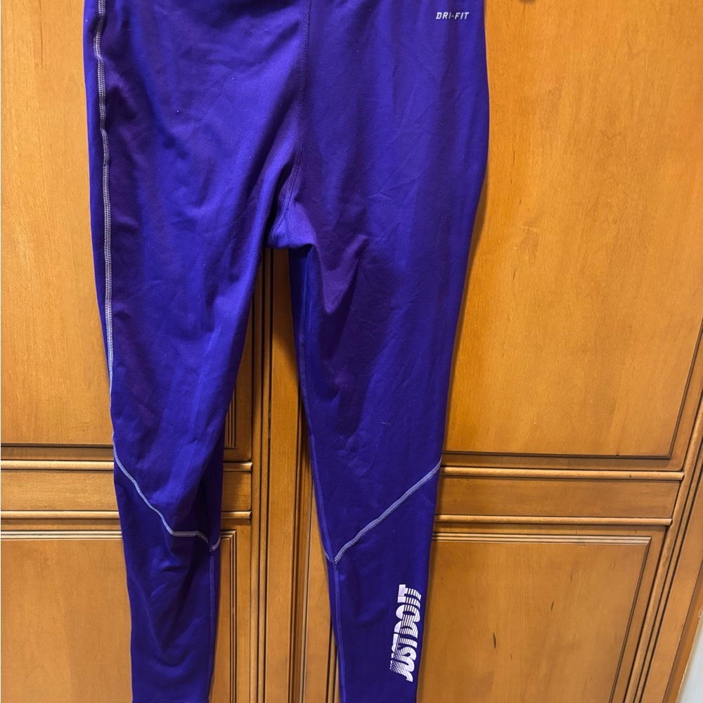 Nike Ladies Micro Fleece Lined Leggings. Size: M